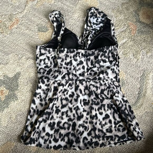 Land's End Tankini top surplice wrap adjustable straps soft cup animal print 10 - Picture 5 of 7